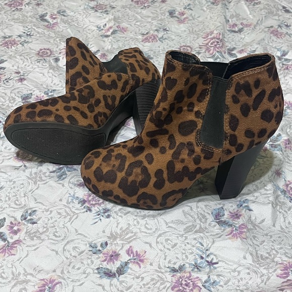 Shoes - Booties size 6